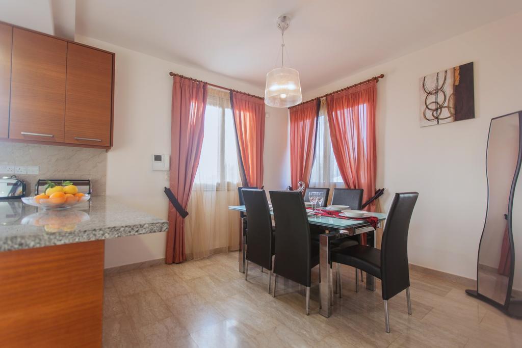 Villa Saraliana Sandy Beach Villas - Heated Pool - Jacuzzi - Private Beach Area Polis Pokoj fotografie