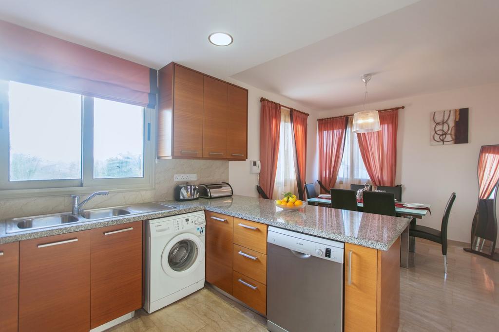 Villa Saraliana Sandy Beach Villas - Heated Pool - Jacuzzi - Private Beach Area Polis Pokoj fotografie