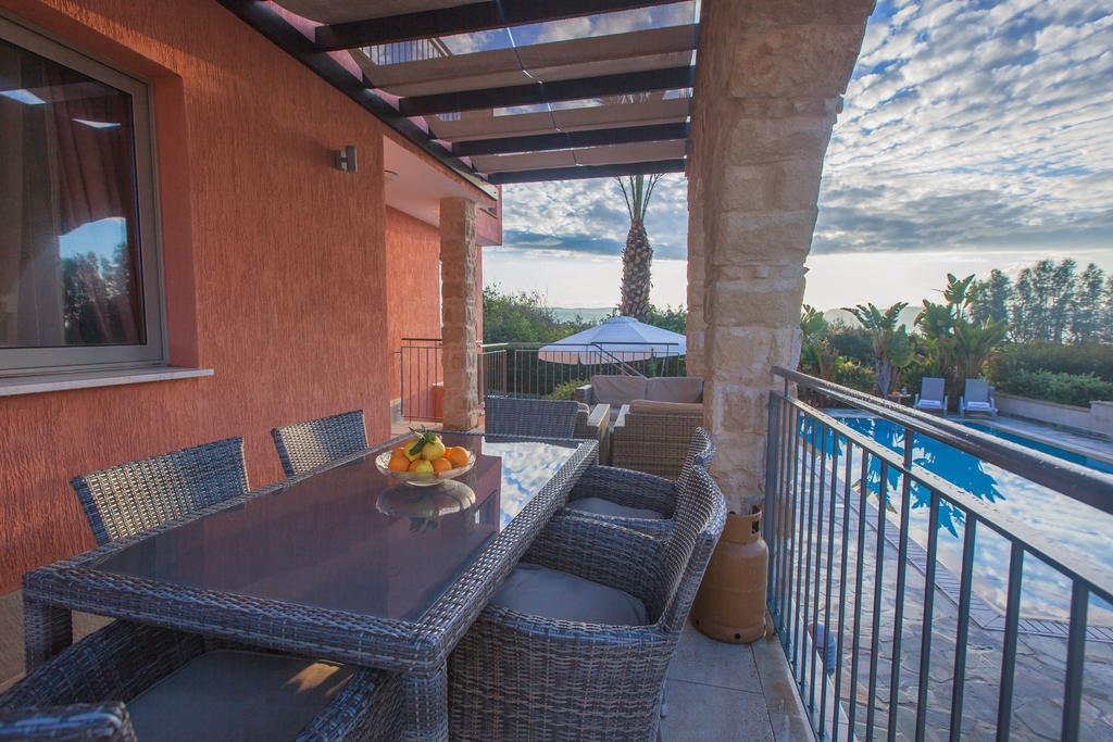 Villa Saraliana Sandy Beach Villas - Heated Pool - Jacuzzi - Private Beach Area Polis Pokoj fotografie